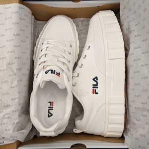 Brand new FILA sandblast low